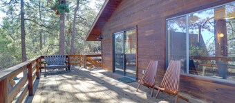 Idyllwild Cabin w/ Deck & Tahquitz Peak Views