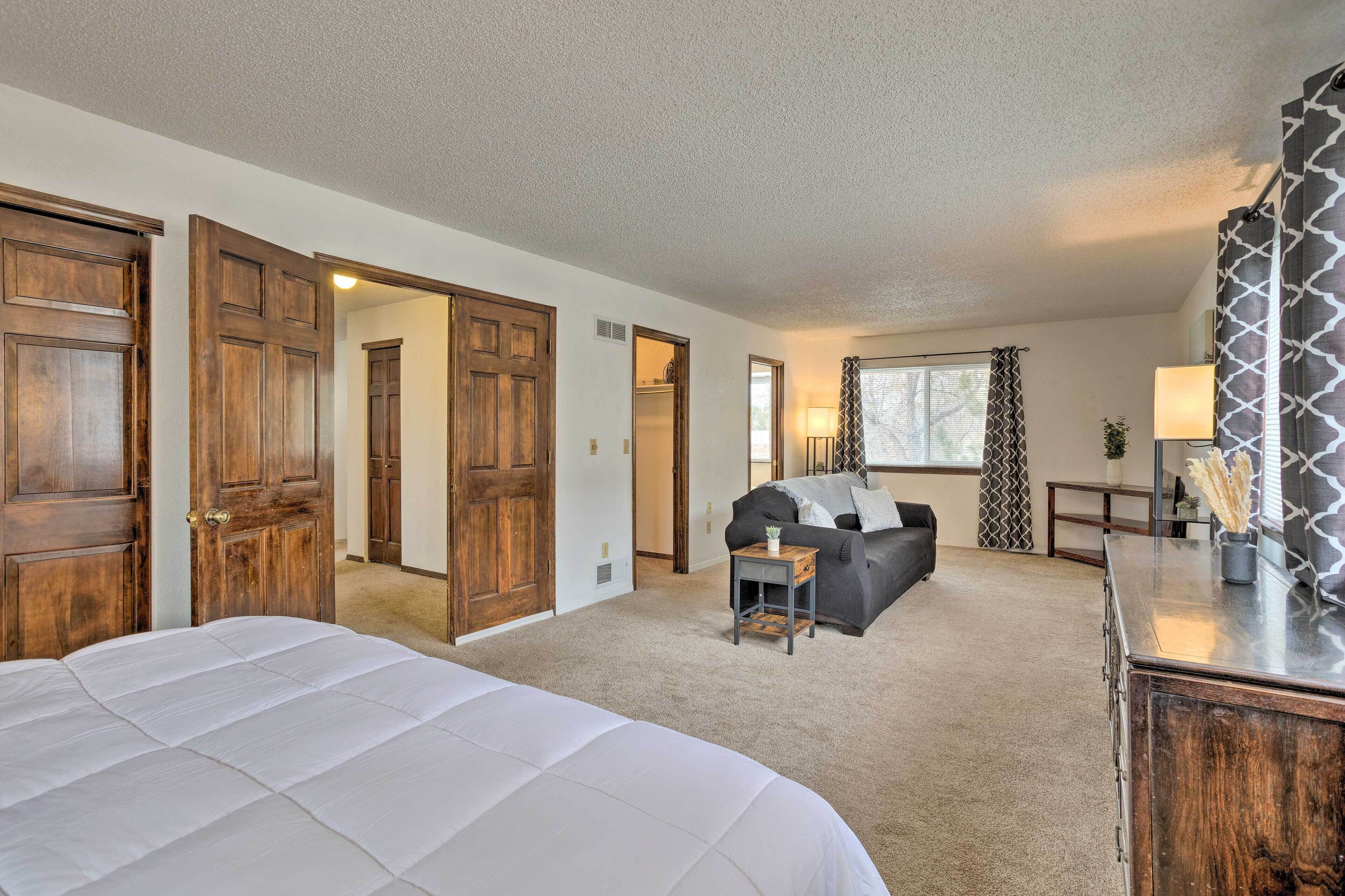 4 Schlafzimmer, Bügeleisen/Bügelbrett, kostenlose Babybetten, Bettwäsche