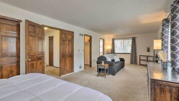 4 Schlafzimmer, Bügeleisen/Bügelbrett, kostenlose Babybetten, Bettwäsche