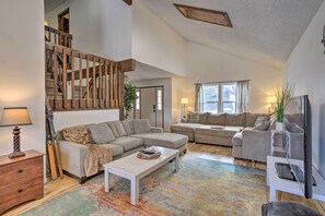 电视、壁炉、书