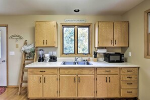 House (2 Bedrooms) | Interior