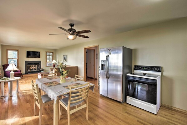 House (2 Bedrooms) | Interior