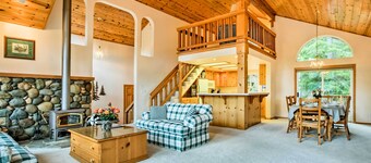 Hot Tub Access, Near Skiing: Tahoe Donner Cabin