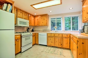House (3 Bedrooms) | Interior - Hot Tub Access, Near Skiing: Tahoe Donner Cabin (Truckee)