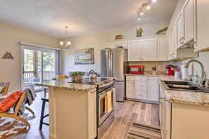 Apartment (1 Bedroom) | Interior - Keystone Condo w/ Patio & Mountain Views! (Dillon)