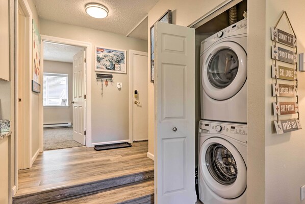 Interior - Ski Getaway! Mtn-view Condo Near Keystone Resort (Dillon)