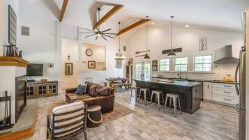 House (3 Bedrooms) | Interior