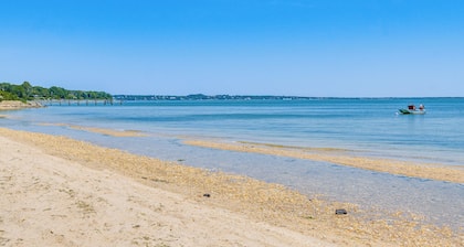 Distinctive Hamptons Home w/ Pool Near Bay, Ocean