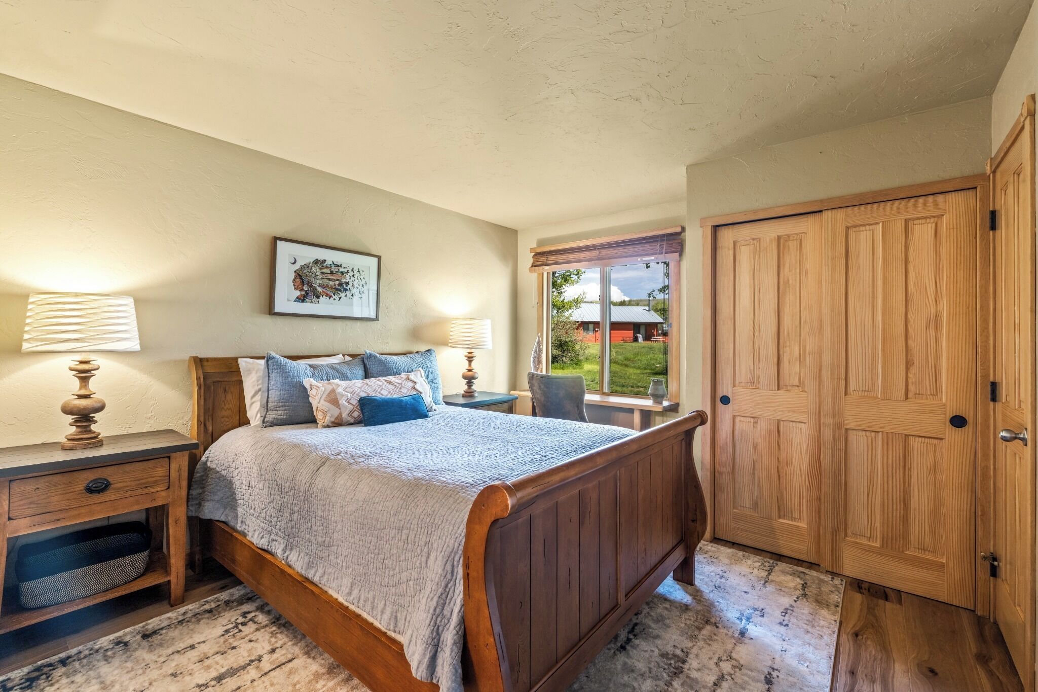 2 bedrooms, desk, WiFi (free), bed sheets