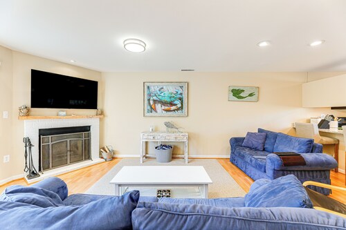 Walk to Bethany Beach Boardwalk: Coastal Retreat