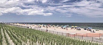 Walk to Bethany Beach Boardwalk: Coastal Retreat