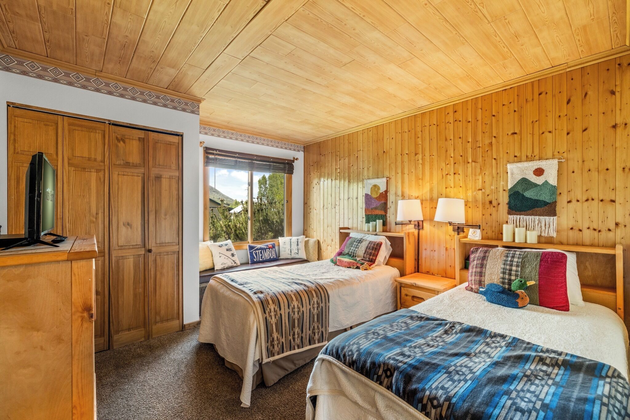 2 bedrooms, WiFi (free), bed sheets