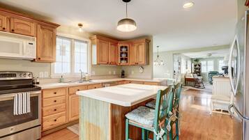 House (3 Bedrooms) | Interior