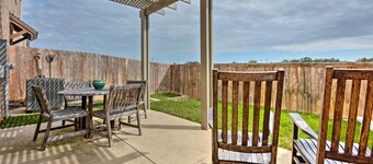 College Station Townhouse w/ Private Patio