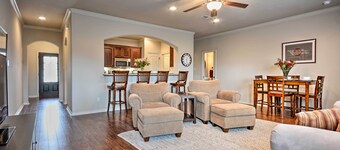 College Station Townhouse w/ Private Patio