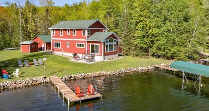 Spacious Lakeside Family Home on Big Bearskin Lake