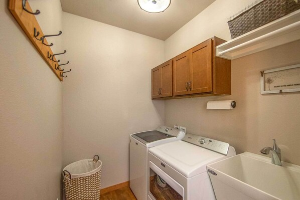 House (4 Bedrooms) | Interior - Spacious Lakeside Family Home on Big Bearskin Lake (Harshaw)