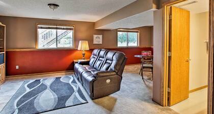 Suburban Gem W/yard+deck 5Mi From Dtwn Rochester!