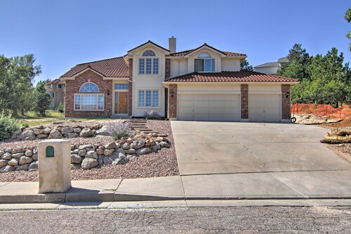 CO Springs Apartment < 6 Mi to Garden of the Gods!