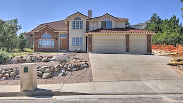 Apartment (3 Bedrooms) | Front of property