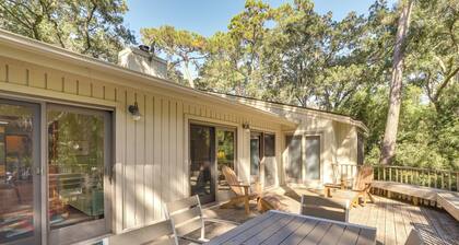 Spacious Kiawah Island Home w/ Deck, Walk to Beach