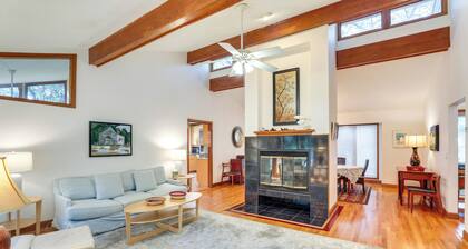 Spacious Kiawah Island Home w/ Deck, Walk to Beach