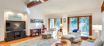 Spacious Kiawah Island Home w/ Deck, Walk to Beach