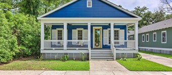 Lovely Mobile Retreat w/ Deck & Front Porch!
