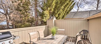 Mount Shasta Escape w/ Balcony ~ Walk to Dtwn