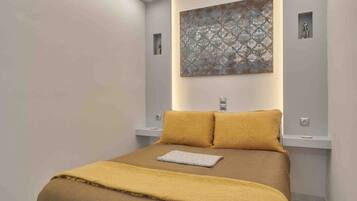 1 slaapkamer, een bureau, geluiddichte muren