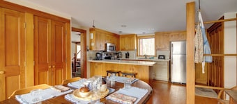 Chester Farmhouse on 100 Acres, 15 Min to Okemo!