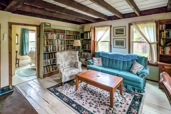 House (5 Bedrooms) | Interior