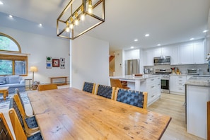 House (6 Bedrooms) | Interior