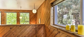 Cozy Studio Near Hiking & Skiing, Walk to Downtown