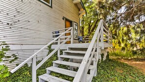 A wooden staircase leading to a house with a porch. - Cozy Studio Near Hiking & Skiing, Walk to Downtown (Mount Shasta)