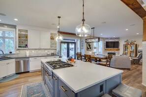 Interior - Cozy Bend Home - Walk to Old Mill District! (Bend)