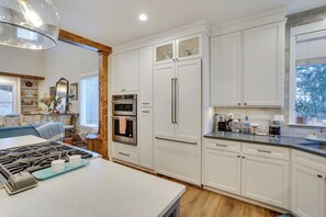 House (4 Bedrooms) | Interior - Cozy Bend Home - Walk to Old Mill District! (Bend)