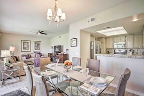 Apartment (2 Bedrooms) | Interior - 067439 2 BR Golf Resort Condo ~ 6 Mi to Polo Club! (La Quinta)