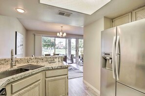 Apartment (2 Bedrooms) | Interior - 067439 2 BR Golf Resort Condo ~ 6 Mi to Polo Club! (La Quinta)