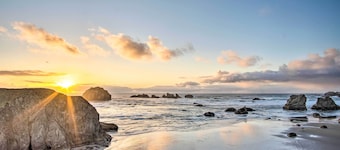 Spacious Bandon Getaway - 2 Blocks to Ocean!