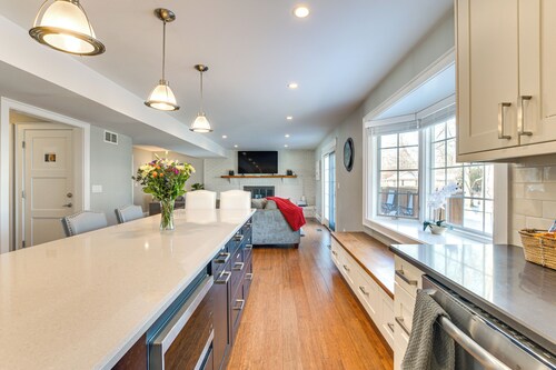 Bike & Kayak: Lakefront Prospect Heights Home