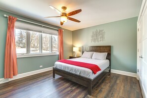 House (4 Bedrooms) | Interior - Bike & Kayak: Lakefront Prospect Heights Home (Prospect Heights)