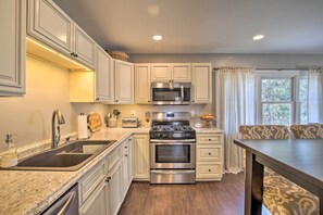 Interior - Stylish Pine Plains Home Near Parks & Hiking! (Pine Plains)