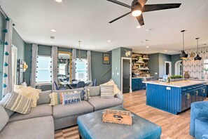 TV, books - Peaceful Galveston Getaway w/ Deck: Walk to Beach (Galveston)