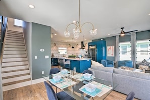 Dining - Peaceful Galveston Getaway w/ Deck: Walk to Beach (Galveston)