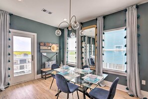Dining - Peaceful Galveston Getaway w/ Deck: Walk to Beach (Galveston)