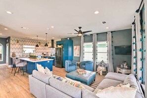 TV, books - Peaceful Galveston Getaway w/ Deck: Walk to Beach (Galveston)
