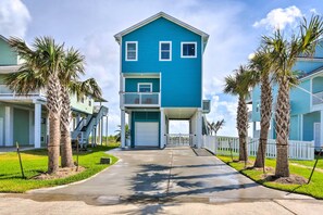 Exterior - Peaceful Galveston Getaway w/ Deck: Walk to Beach (Galveston)