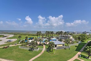 Interior - Bay Views! Family-friendly Galveston Resort House (Galveston)