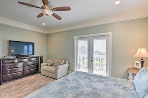 House (4 Bedrooms) | Interior - Bay Views! Family-friendly Galveston Resort House (Galveston)